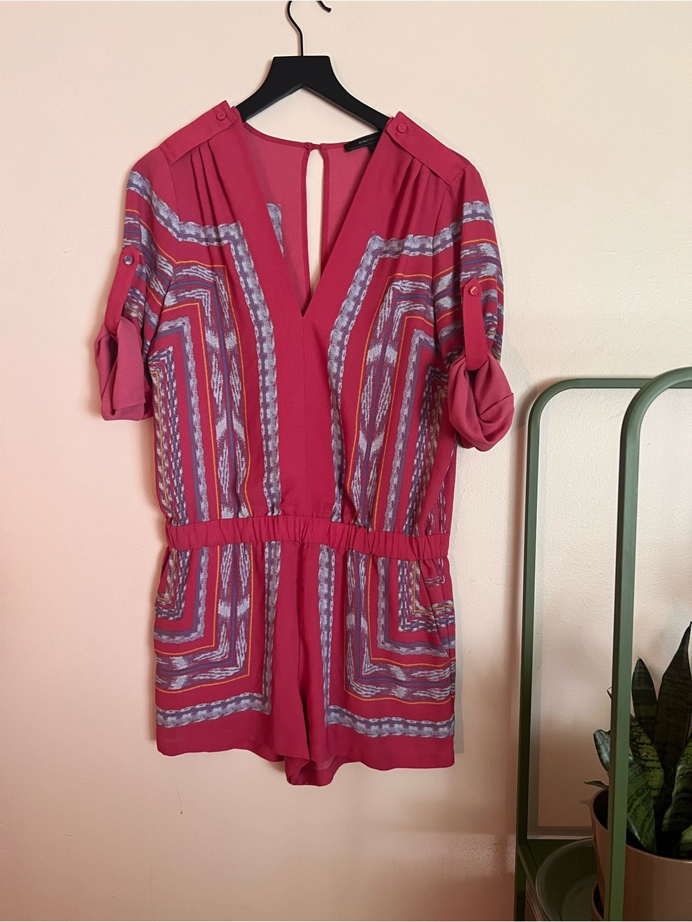 BCBGMaxAzria Rose Pink Geometric V-Neck Short Sleeve Romper Size S